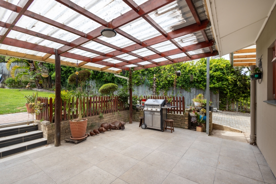 4 Bedroom Property for Sale in Old Place Western Cape